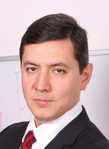 Заместитель Премьер-министра – министр информатизации и связи РТ Роман Шайхутдинов поздравляет программистов с профессиональным праздником
