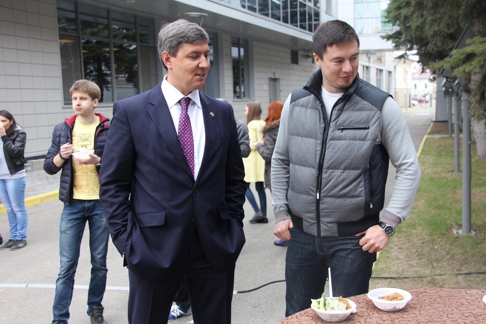 Команда ИТ-парка приняла участие в общегородском субботнике и Дне посадки леса.