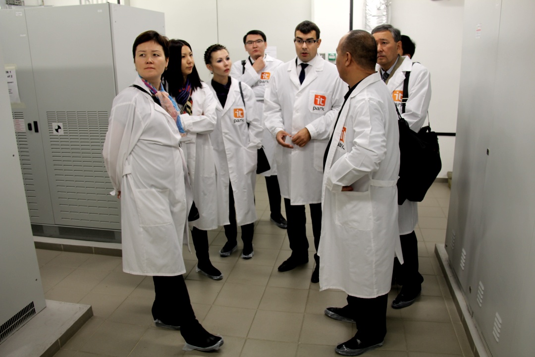 Делегация из Казахстана посетила Дата-центр Казанского ИТ-парка