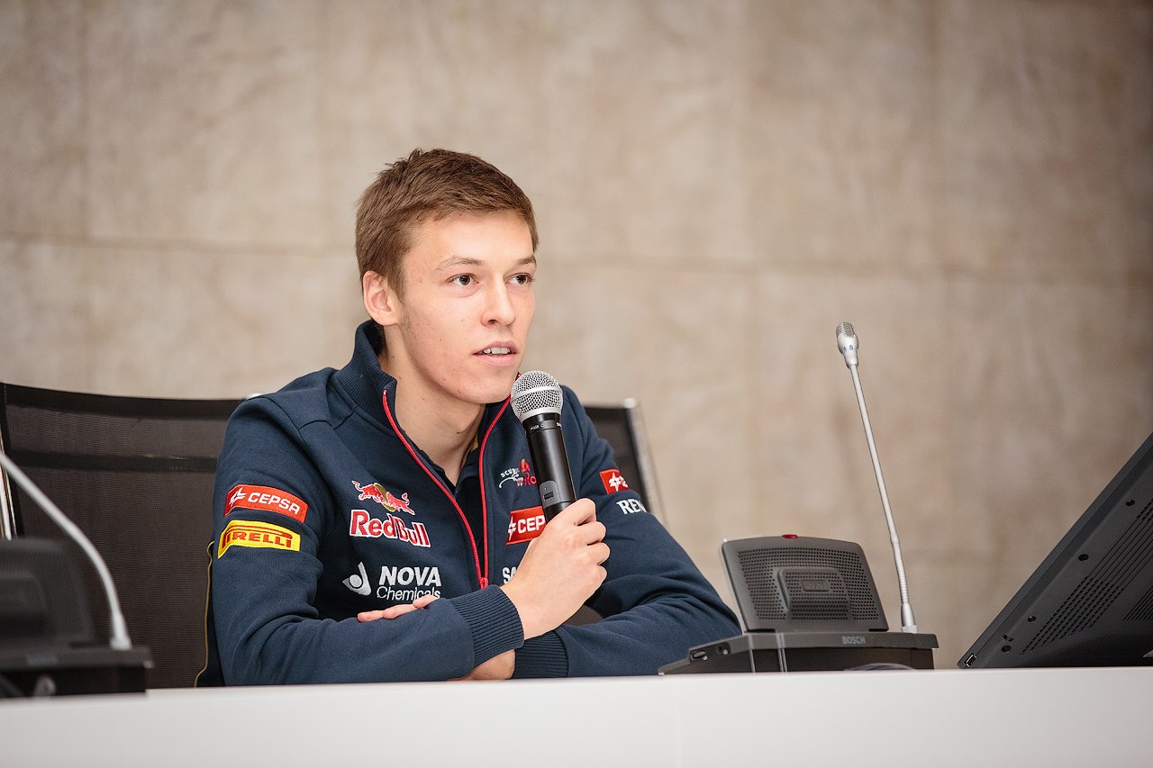 Даниил Квят и Scuderia Toro Rosso встретились с болельщиками и провели мастер-классы в Набережных Челнах